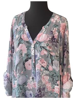 Torrid Harper Gray Pastel Floral V-Neck Top Sz 3 Bodice Pockets 3/4 Roll Sleeves